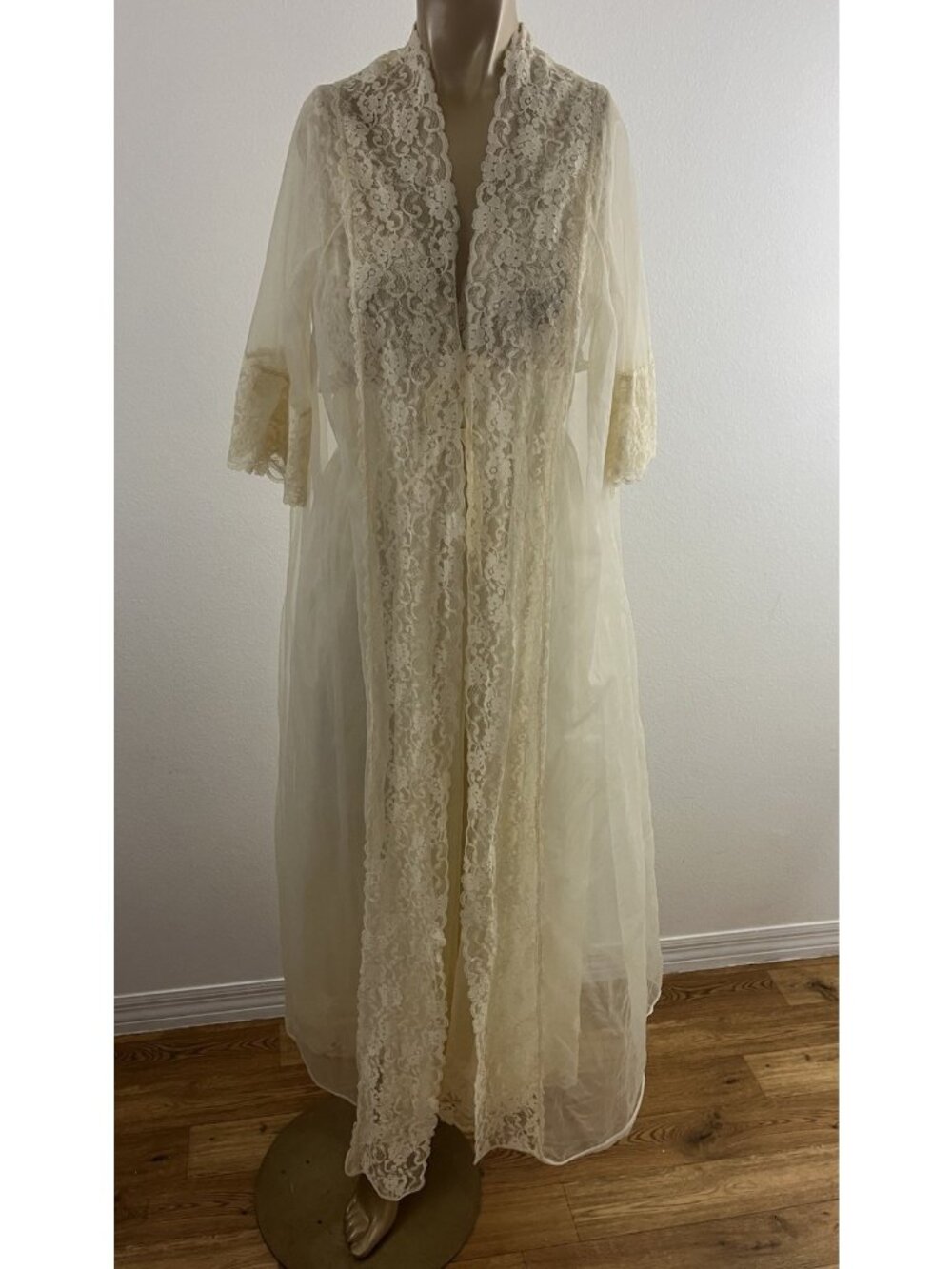 Vintage Chic Lingerie Women's L Long Gown Robe Peignoir Set Ivory Chiffon Nylon